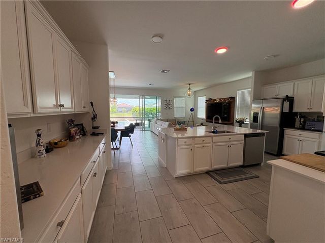 2458 Orchard ST, Naples, FL 34120