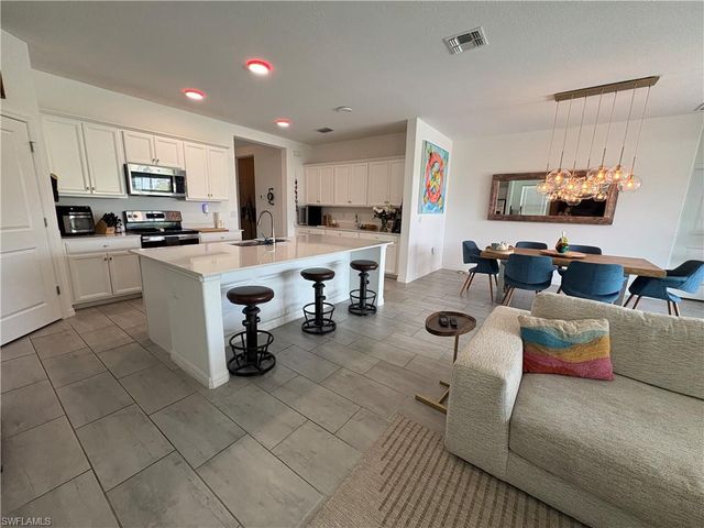 2458 Orchard ST, Naples, FL 34120