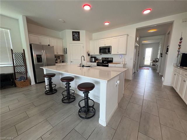 2458 Orchard ST, Naples, FL 34120