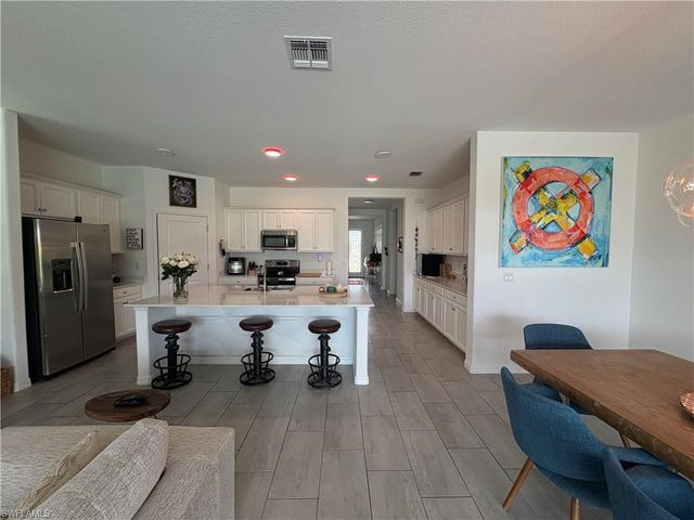 2458 Orchard ST, Naples, FL 34120