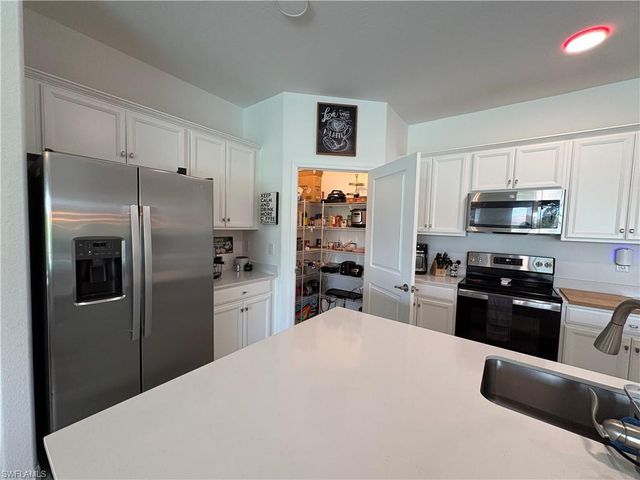 2458 Orchard ST, Naples, FL 34120