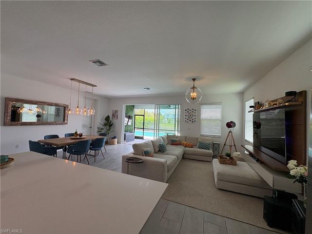 2458 Orchard ST, Naples, FL 34120