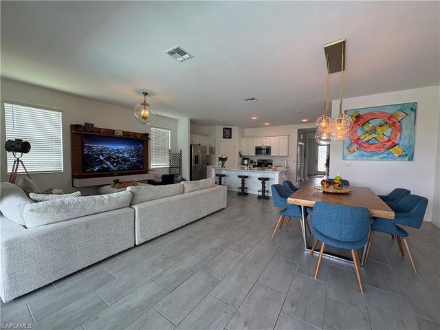 2458 Orchard ST, Naples, FL 34120