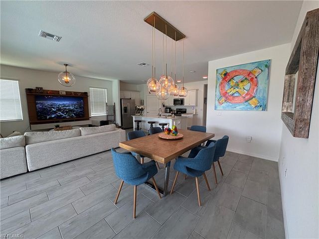 2458 Orchard ST, Naples, FL 34120