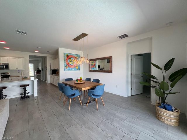 2458 Orchard ST, Naples, FL 34120