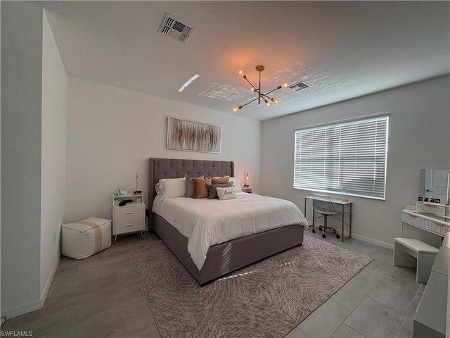 2458 Orchard ST, Naples, FL 34120