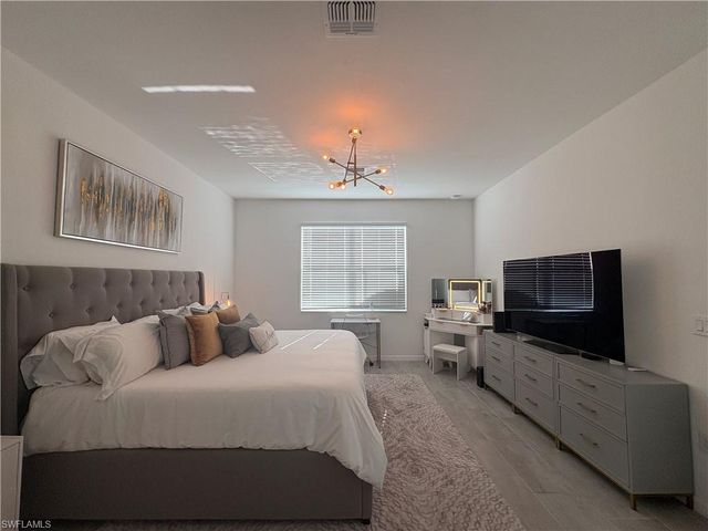 2458 Orchard ST, Naples, FL 34120