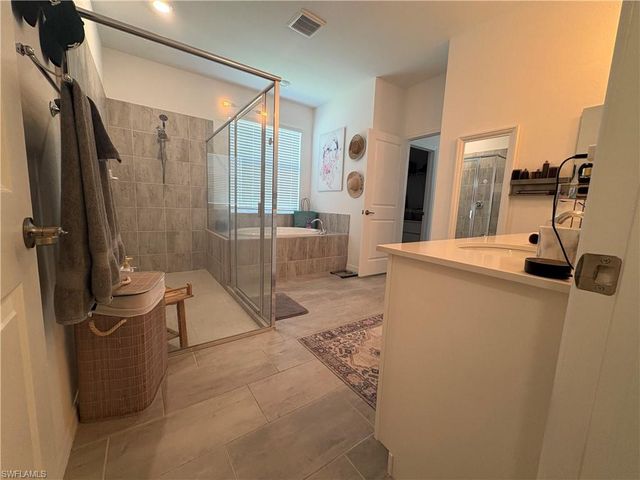 2458 Orchard ST, Naples, FL 34120