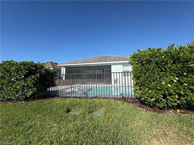 2458 Orchard ST, Naples, FL 34120