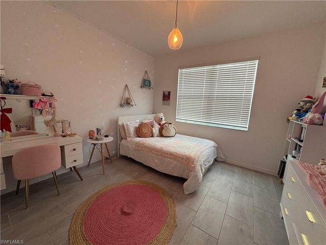 2458 Orchard ST, Naples, FL 34120