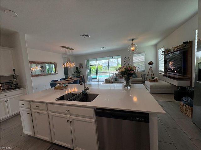 2458 Orchard ST, Naples, FL 34120