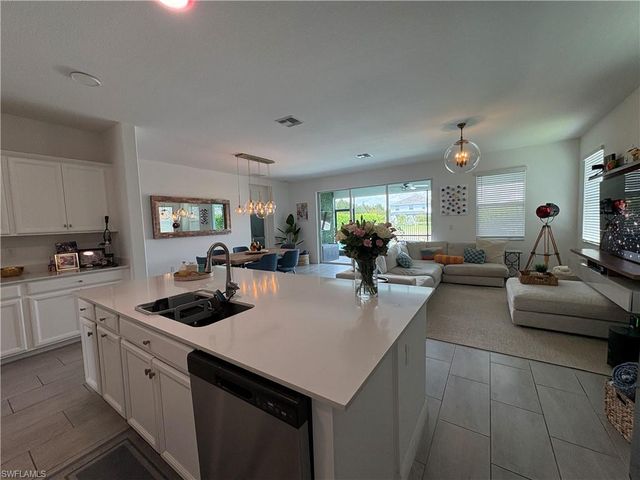 2458 Orchard ST, Naples, FL 34120