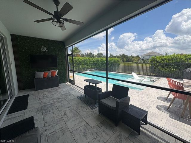 2458 Orchard ST, Naples, FL 34120