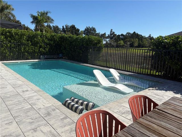 2458 Orchard ST, Naples, FL 34120