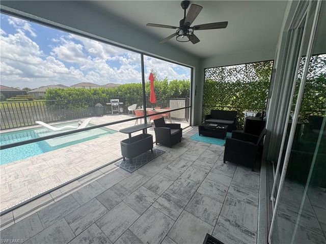 2458 Orchard ST, Naples, FL 34120