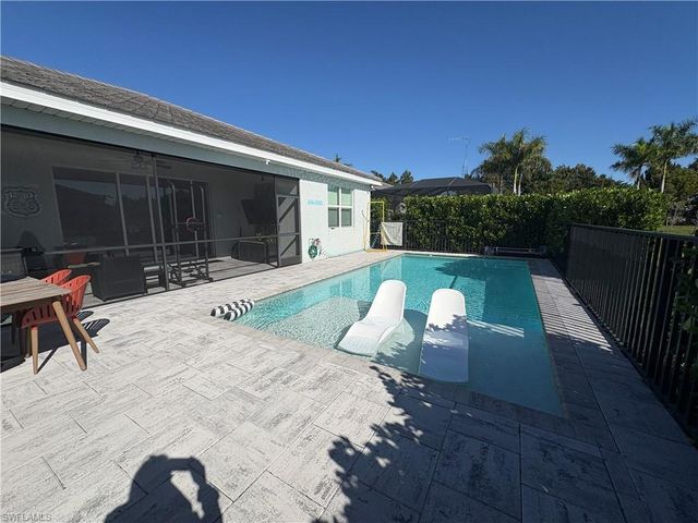 2458 Orchard ST, Naples, FL 34120