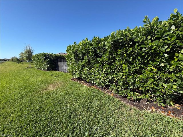 2458 Orchard ST, Naples, FL 34120