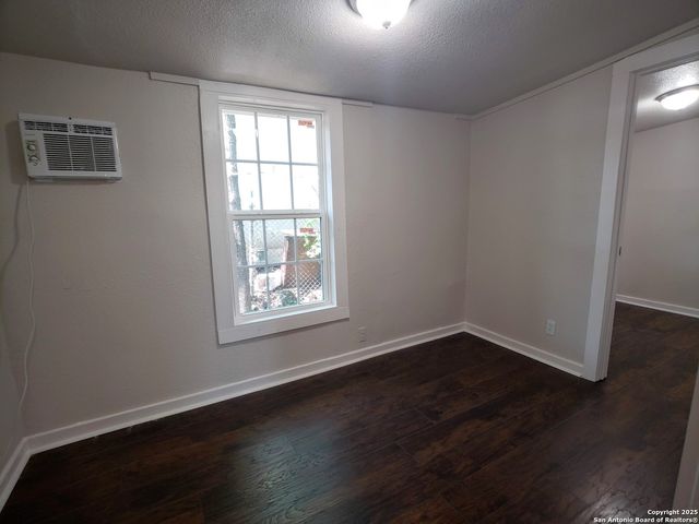 1529 N WALTERS, San Antonio, TX 78202