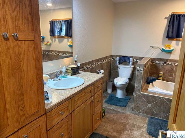 219 SE 5th Street, Madelia, MN 56062