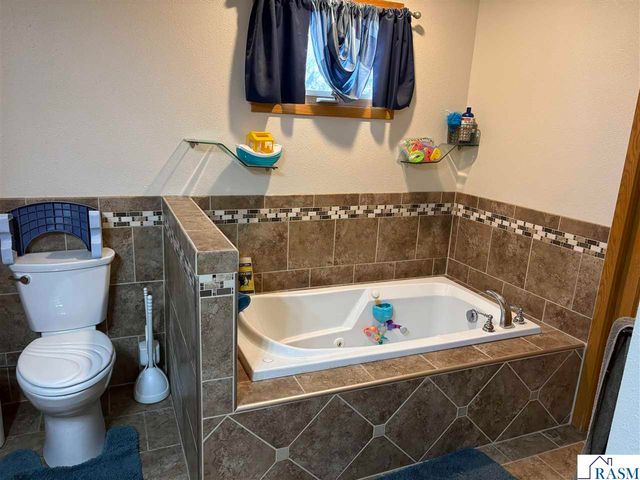 219 SE 5th Street, Madelia, MN 56062