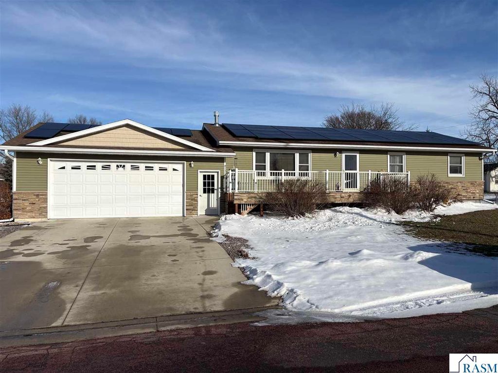 219 SE 5th Street, Madelia, MN 56062