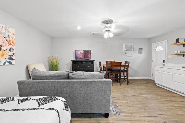 1021 N Montgomery St, Gilmer, TX 75644