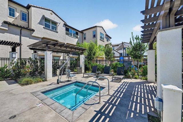 402 Carina Glen, Escondido, CA 92029
