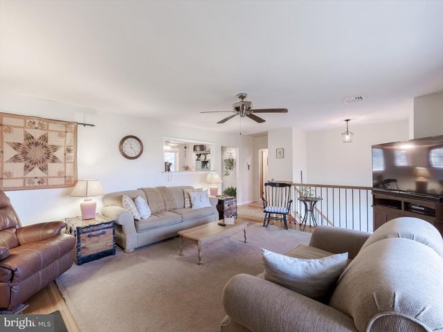 3210 HOGARTH LN, Collegeville, PA 19426