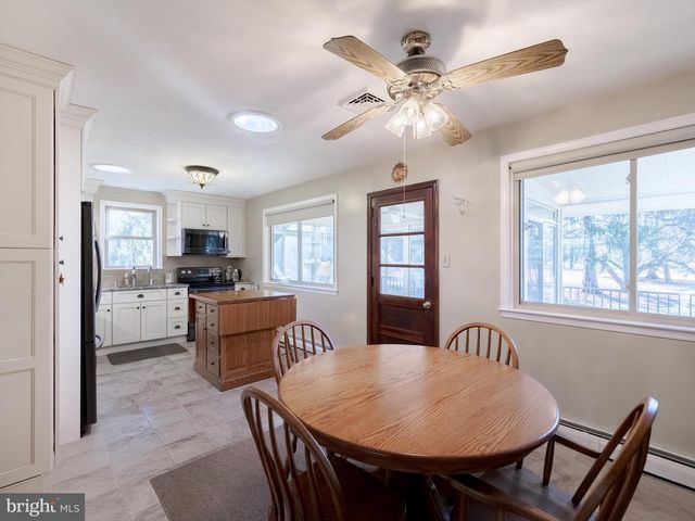 3210 HOGARTH LN, Collegeville, PA 19426