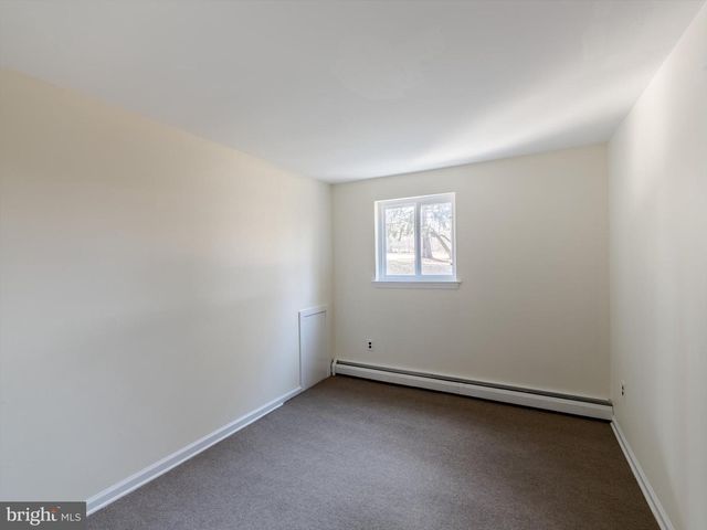 3210 HOGARTH LN, Collegeville, PA 19426