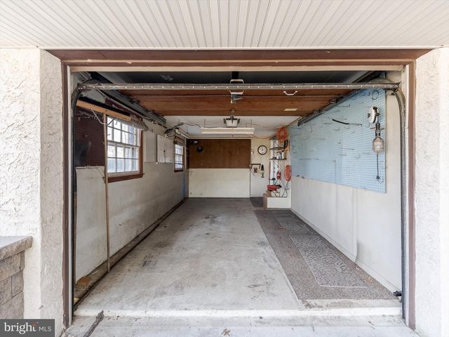 3210 HOGARTH LN, Collegeville, PA 19426