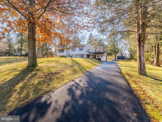 3210 HOGARTH LN, Collegeville, PA 19426