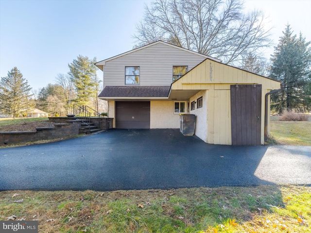 3210 HOGARTH LN, Collegeville, PA 19426