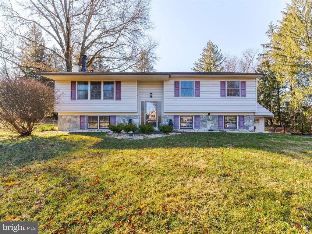 3210 HOGARTH LN, Collegeville, PA 19426