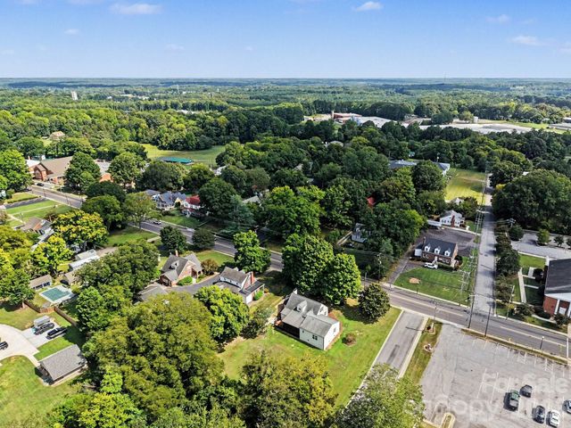 433 N Main Street, Mocksville, NC 27028