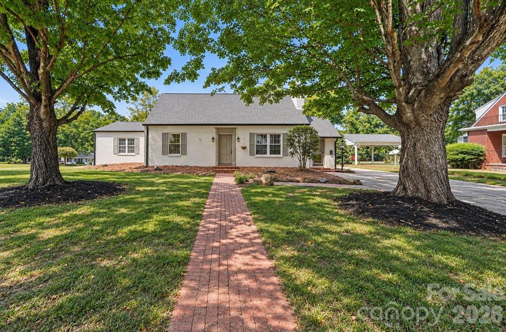 433 N Main Street, Mocksville, NC 27028