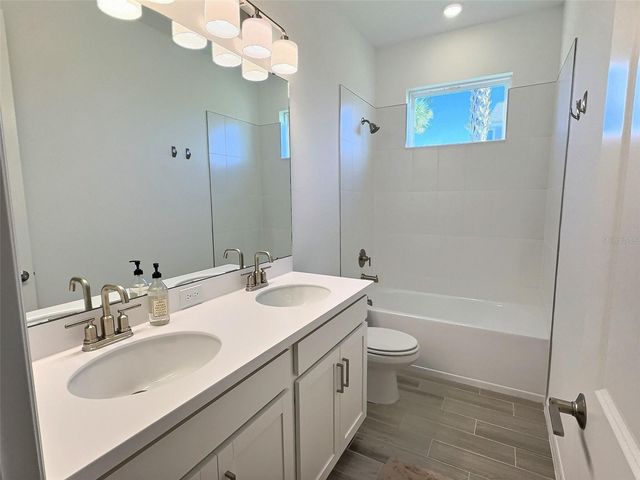 8525 SNOWFALL STREET, Sarasota, FL 34241