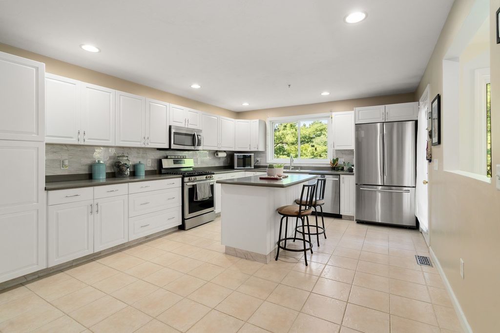 2101 Old Bridge Ln 2101, Bellingham, MA 02019