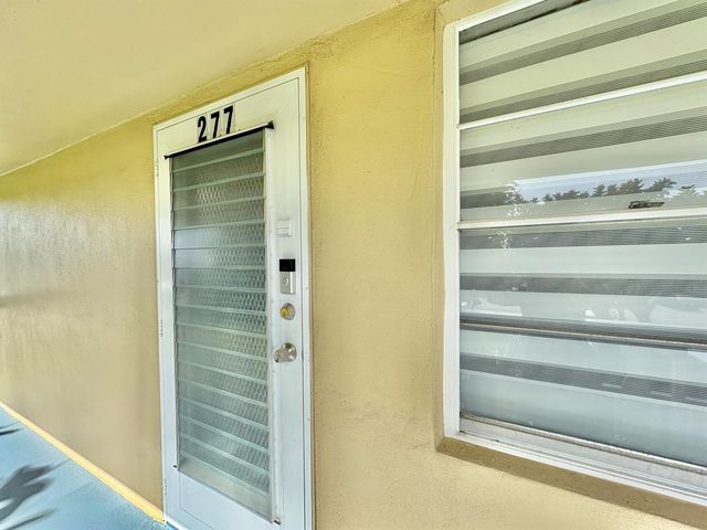 277 CHATHAM N, West Palm Beach, FL 33417