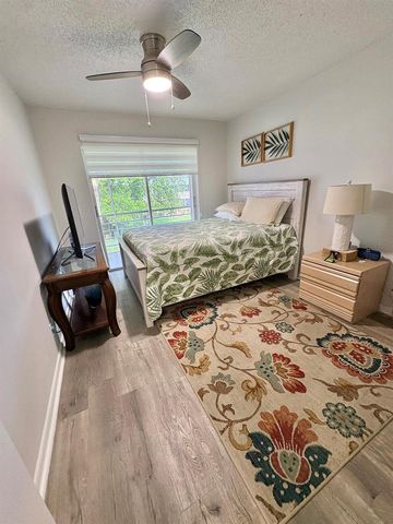 277 CHATHAM N, West Palm Beach, FL 33417