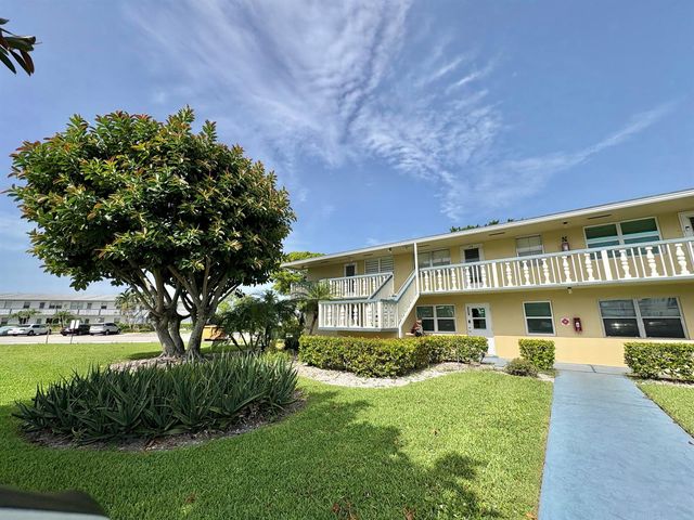 277 CHATHAM N, West Palm Beach, FL 33417