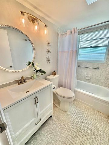 277 CHATHAM N, West Palm Beach, FL 33417