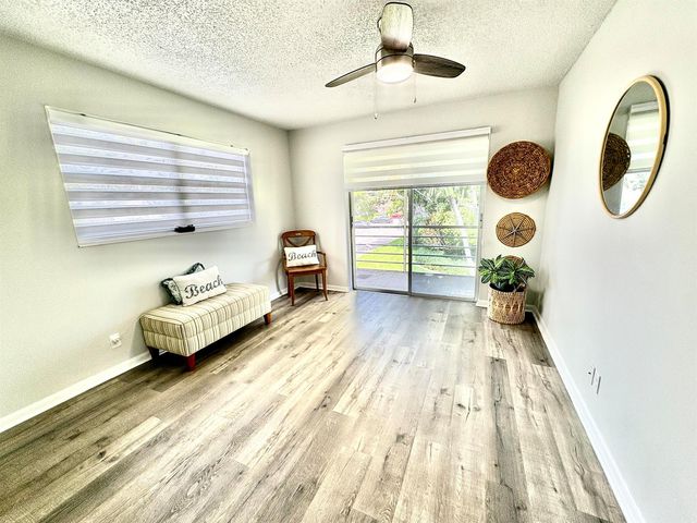 277 CHATHAM N, West Palm Beach, FL 33417