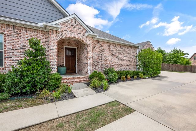 389 N Mountain Ranch Boulevard, Fayetteville, AR 72704