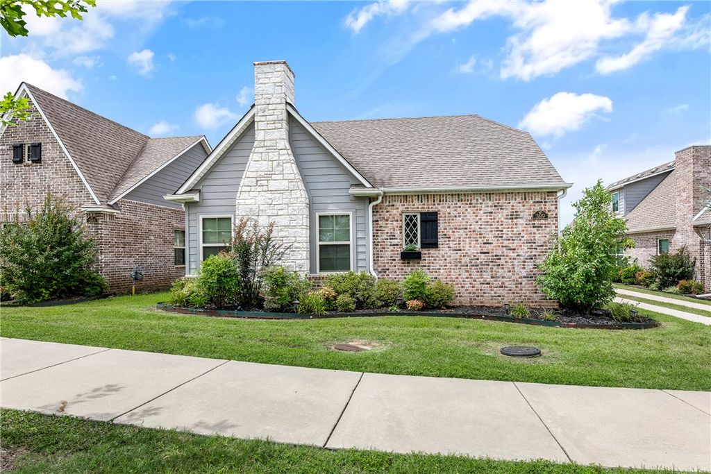 389 N Mountain Ranch Boulevard, Fayetteville, AR 72704