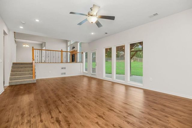 9105 N Kansas Court, Kansas City, MO 64156
