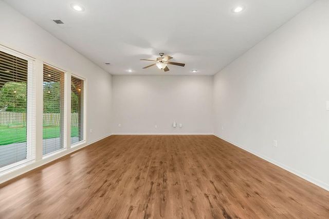9105 N Kansas Court, Kansas City, MO 64156
