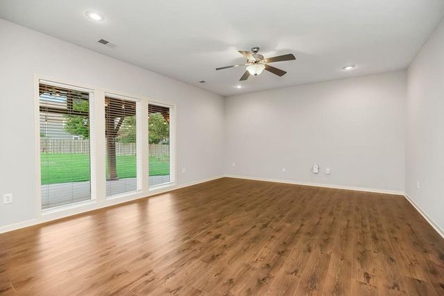 9105 N Kansas Court, Kansas City, MO 64156