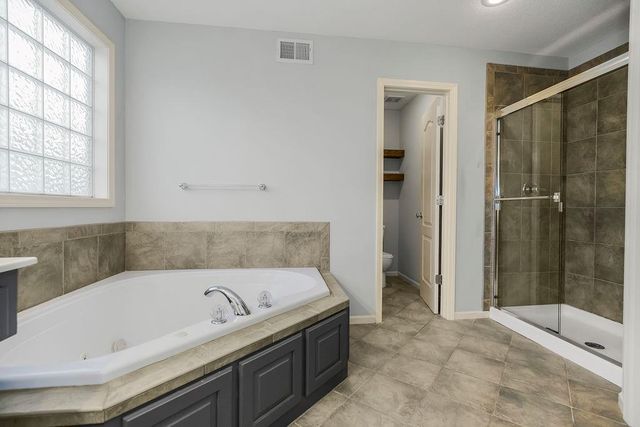 9105 N Kansas Court, Kansas City, MO 64156