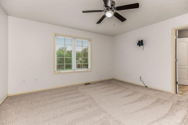 9105 N Kansas Court, Kansas City, MO 64156